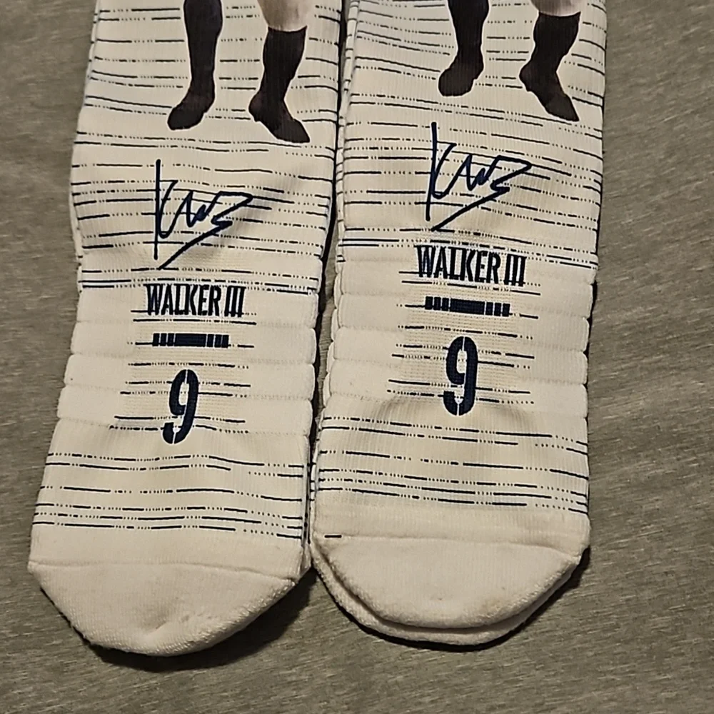 NWT Seattle Seahawks Strideline Kenneth Walker premium socks